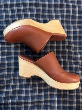 Everlane Clogs - Brown
